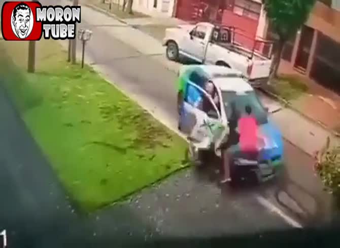 Video :The Argentinean approach to preventing scooter theft